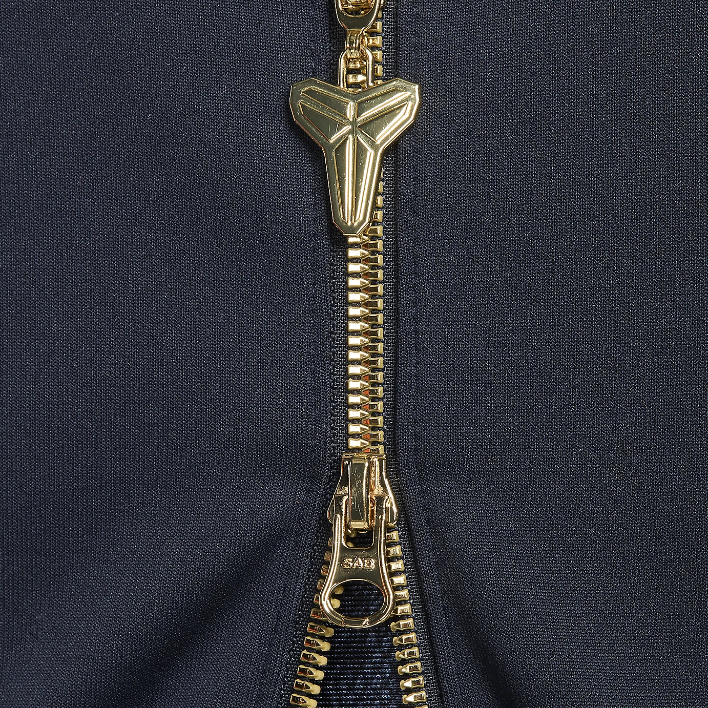 Sizing Nike SS24 Jaket Pria Kobe Merah Hitam Logo Stand Collar Zip-Up FZ0937-475