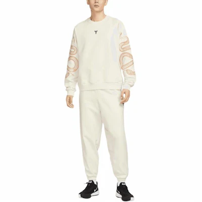 Nike SS25 Year of the Mamba Kobe Series White Crewneck Sweatshirt Stylish Comfort HQ4698-133 Lookbook Nike SS25 Year of the Mamba Kobe Series White Crewneck Sweatshirt Stylish Comfort HQ4698-133