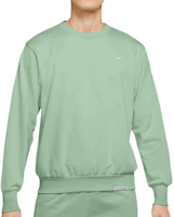 Nike Standard Issue Basketball Crewneck Sweatshirt Celadon Green CK6359-386 Nike Standard Issue Basketball Crewneck Sweatshirt Celadon Green CK6359-386
