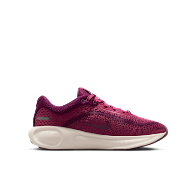 Lookbook Nike Stella Ride Burdeos/Remolacha Dulce/Marfil Pálido/Coral Lavado HQ3266-604