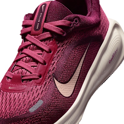 Nike Stella Ride Burdeos/Remolacha Dulce/Marfil Pálido/Coral Lavado HQ3266-604 Sizing Nike Stella Ride Burdeos/Remolacha Dulce/Marfil Pálido/Coral Lavado HQ3266-604