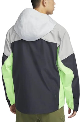 ナイキ ストーム-FIT ゴアテックス 防水 防風 ジャケット フォトンダスト DB3560-025 Lookbook ナイキ ストーム-FIT ゴアテックス 防水 防風 ジャケット フォトンダスト DB3560-025