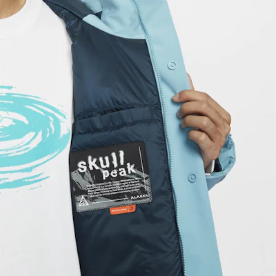 Nike Storm-FIT PrimaLoft® "Skull Peak" Jaket Luar Denim Biru/Deep Ocean Lelaki. FV8682-464 Sizing Nike Storm-FIT PrimaLoft® "Skull Peak" Jaket Luar Denim Biru/Deep Ocean Lelaki. FV8682-464