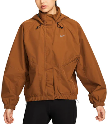 Nike Storm-FIT Swift Lightweight Running Jacket Light British Khaki/Black FB7493-281 Shop Nike Storm-FIT Swift Lightweight Running Jacket Light British Khaki/Black FB7493-281