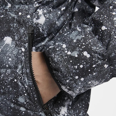 Chaqueta Nike Storm-FIT Windrunner Negra Impermeable y Cortavientos con Capucha. HQ4184-010 Details for Chaqueta Nike Storm-FIT Windrunner Negra Impermeable y Cortavientos con Capucha. HQ4184-010