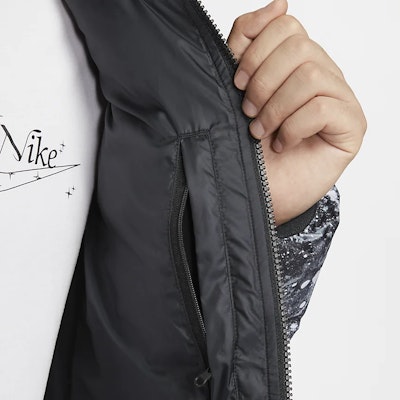 Chaqueta Nike Storm-FIT Windrunner Negra Impermeable y Cortavientos con Capucha. HQ4184-010 Sizing Chaqueta Nike Storm-FIT Windrunner Negra Impermeable y Cortavientos con Capucha. HQ4184-010