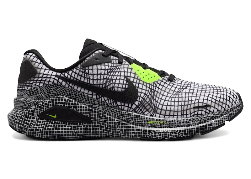 Nike Structure 26 'Black Volt' IQ0606-100