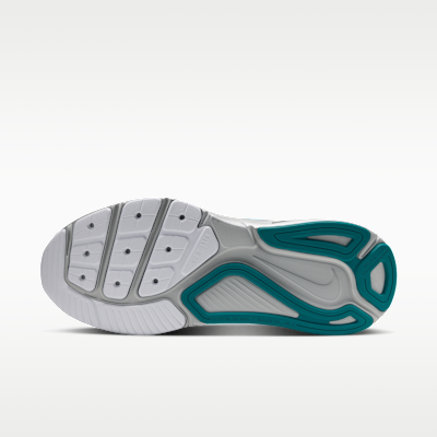 Lookbook Nike Structure 26 Laufschuh Football Grey/Black/Metallic Silver/Bright Spruce IQ0457-001