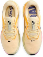 Shop Nike Structure 26 跑鞋 米白/紫羅蘭/橙色/靛藍配色 HJ1102-700