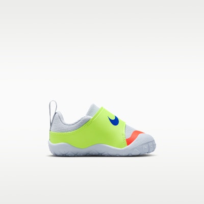 ナイキ スウッシュ 1 エッセンシャル ブライトクリムゾン/ボルトアイス/ピュアプラチナ/ゲームロイヤル HV5043-601 Lookbook ナイキ スウッシュ 1 エッセンシャル ブライトクリムゾン/ボルトアイス/ピュアプラチナ/ゲームロイヤル HV5043-601