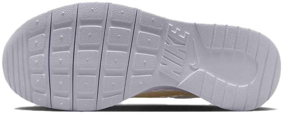 Nike tanjun 2025 slip resistant