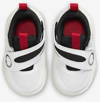 Nike Team Hustle D 11「白色金屬金」 DV8995-104 Shop Nike Team Hustle D 11「白色金屬金」 DV8995-104