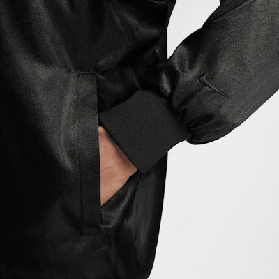 Nike Therma-FIT SS25 Kobe Series Jaket Lengan Panjang Hitam. HQ4696-010 Details for Nike Therma-FIT SS25 Kobe Series Jaket Lengan Panjang Hitam. HQ4696-010