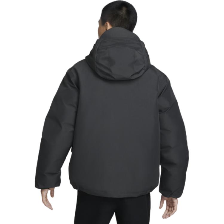 Shop Nike Therma-FIT Tech GORE-TEX 黑色連帽外套 - 全天候保暖舒適。 FZ0725-060