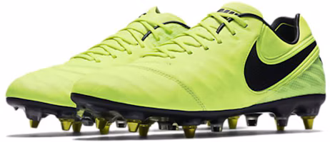 Lookbook 耐吉 Tiempo Legend 4 SG Pro 防阻塞 釘鞋 綠黑色 (软草地專用)