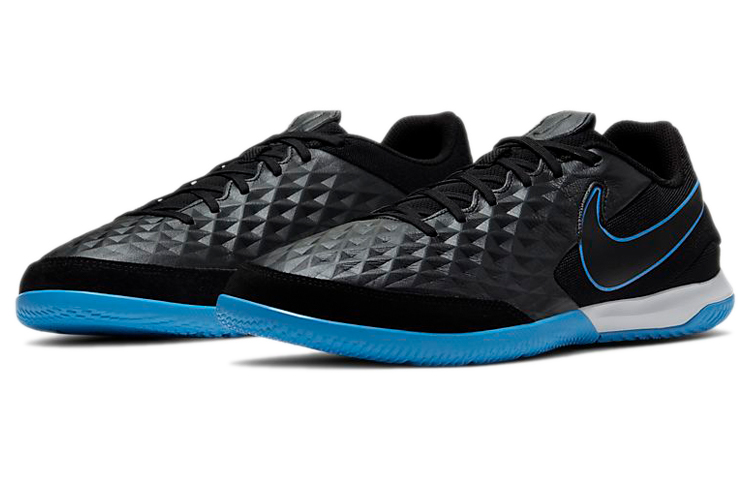 Lookbook 나이키 티엠포 레전드 8 아카데미 IC (블랙/화이트/블루) AT6099-004