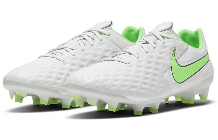 Lookbook 나이키 티엠포 레전드 8 프로 FG '화이트 그린' AT6133-030