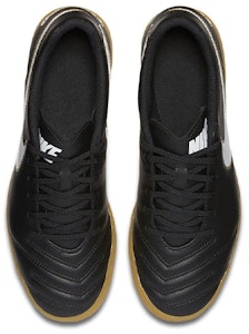 耐克Tiempo Rio 3 IC「黑胶」足球鞋 819234-010 Lookbook 耐克Tiempo Rio 3 IC「黑胶」足球鞋 819234-010