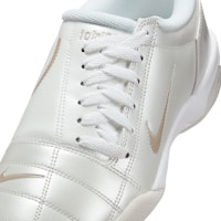 Nike Total 90 Sepatu Bola Photon Dust/Putih/Abu-Abu Vast/Abu-Abu College HQ2851-002 Sizing Nike Total 90 Sepatu Bola Photon Dust/Putih/Abu-Abu Vast/Abu-Abu College HQ2851-002