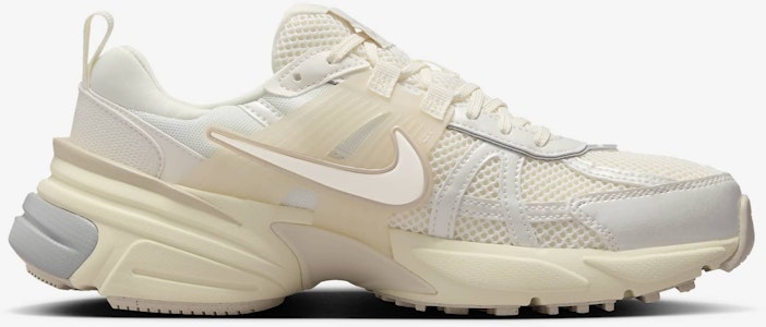 耐克 V2K 跑鞋「蒼白象牙椰子色」 HQ1512-110 Lookbook 耐克 V2K 跑鞋「蒼白象牙椰子色」 HQ1512-110