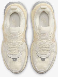 耐克 V2K 跑鞋「蒼白象牙椰子色」 HQ1512-110 Shop 耐克 V2K 跑鞋「蒼白象牙椰子色」 HQ1512-110