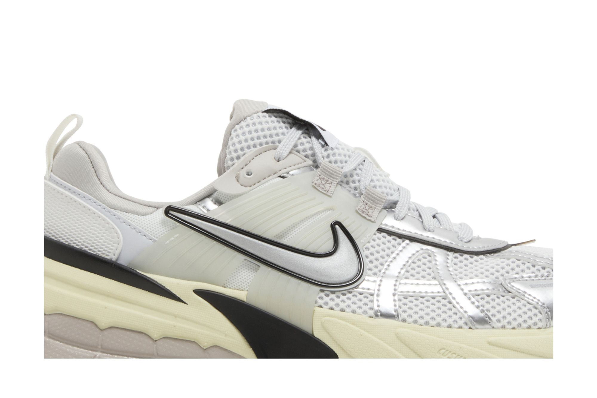 Lookbook Nike V2K Run 'Perak Logam Platinum Tulin' HJ4497-100