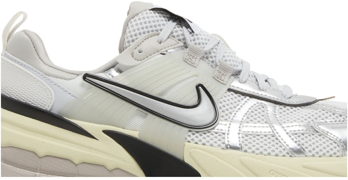 Nike V2K Run 'Perak Logam Platinum Tulin' HJ4497-100 Lookbook Nike V2K Run 'Perak Logam Platinum Tulin' HJ4497-100