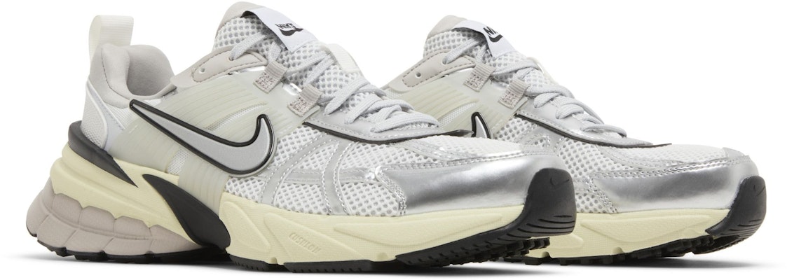 Nike V2K Run 'Perak Logam Platinum Tulin' HJ4497-100 1