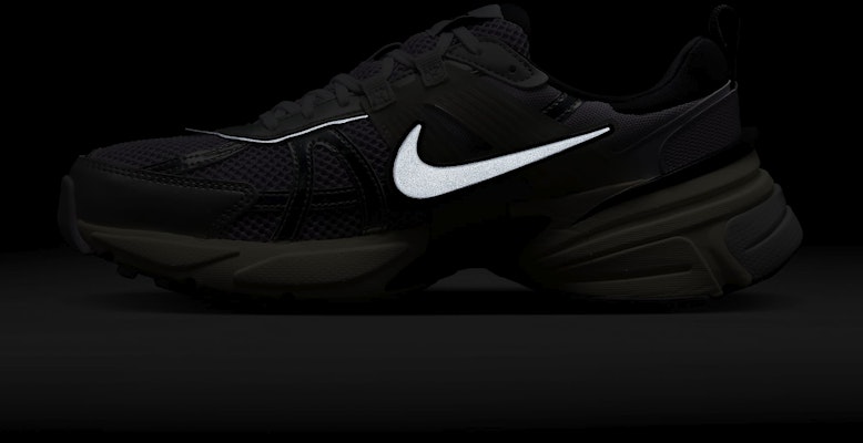 Nike V2K 跑鞋「石墨黑微色」 HF1876-500 4