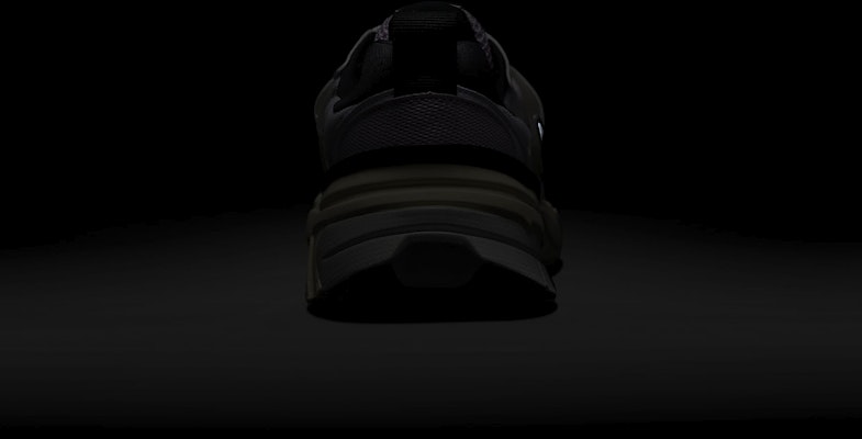 Nike V2K 跑鞋「石墨黑微色」 HF1876-500 2