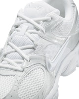 나이키 V5 RNR 런닝화 HJ5228-101 Sizing 나이키 V5 RNR 런닝화 HJ5228-101