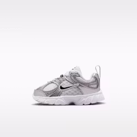 (Infant) Nike V5 RNR Sneakers White/Vast Grey/College Grey/Black IR2949-100 (Infant) Nike V5 RNR Sneakers White/Vast Grey/College Grey/Black IR2949-100