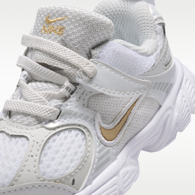 Sizing (TD) Nike V5 Roadrunner Putih/Perak Metalik/Habuk Foton/Emas Metalik HQ6413-104