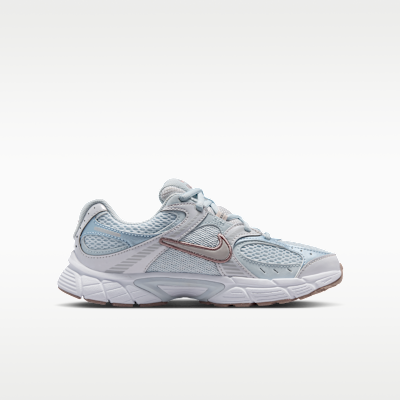 Lookbook Nike V5 Runner Aura/Platinum Tint/Taupe Haze/Moon Particle HQ6411-400