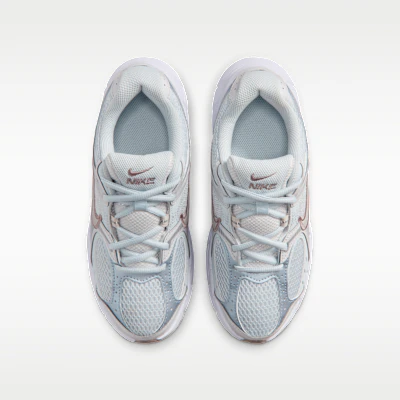 Nike V5 Runner Aura/Platinum Tint/Taupe Haze/Moon Particle HQ6411-400 Shop Nike V5 Runner Aura/Platinum Tint/Taupe Haze/Moon Particle HQ6411-400