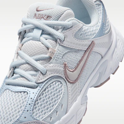 Nike V5 Runner Aura/Platinum Tint/Taupe Haze/Moon Particle HQ6411-400 Sizing Nike V5 Runner Aura/Platinum Tint/Taupe Haze/Moon Particle HQ6411-400