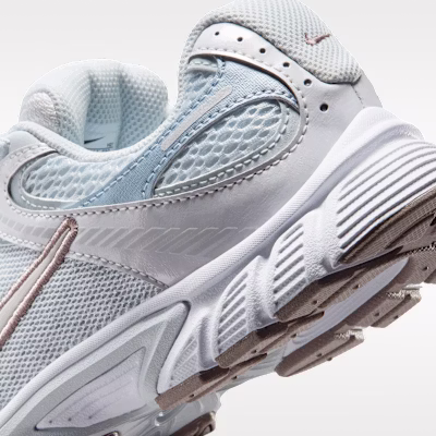 Nike V5 Runner Aura/Platinum Tint/Taupe Haze/Moon Particle HQ6411-400 Cheap Nike V5 Runner Aura/Platinum Tint/Taupe Haze/Moon Particle HQ6411-400