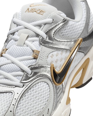 Nike V5 Runner HJ5228-102 Sizing Nike V5 Runner HJ5228-102