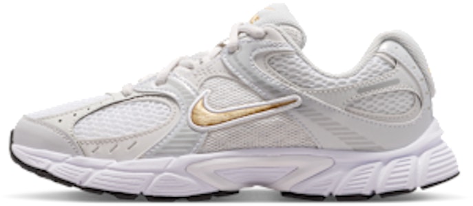 (JR) Nike V5 Runner Blanco/Plata Metálica/Polvo Fotón/Oro Metálico HQ6411-104 Buy (JR) Nike V5 Runner Blanco/Plata Metálica/Polvo Fotón/Oro Metálico HQ6411-104