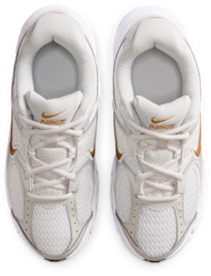 (JR) 耐克V5跑鞋 白/金属银/光子灰/金属金 HQ6411-104 Shop (JR) 耐克V5跑鞋 白/金属银/光子灰/金属金 HQ6411-104