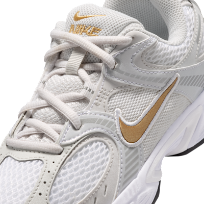 Sizing (JR) Nike V5 跑鞋 白色/金屬銀/微光灰/金屬金 HQ6411-104