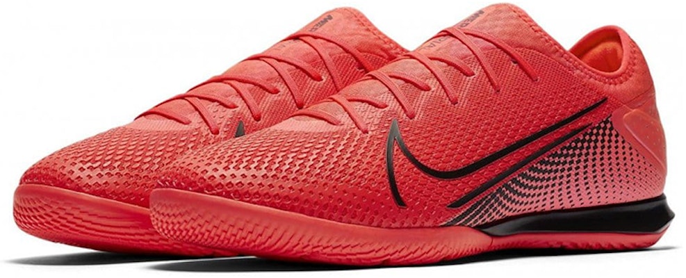 Nike VAPOR 13 PRO IC Indoor Court LASER CRIMSON 'Merah Hitam' AT8001-606 Lookbook Nike VAPOR 13 PRO IC Indoor Court LASER CRIMSON 'Merah Hitam' AT8001-606