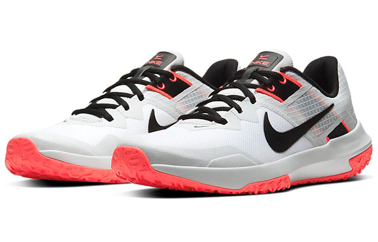 Lookbook Nike Varsity Compete TR 3 ''Wit Laser Crimson'' CJ0813-100