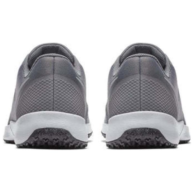 Shop 나이키 바시티 컴피트 트레이너 (다크 그레이/메탈릭 실버) AA7064-009