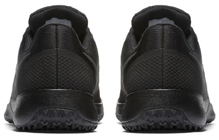 Shop 耐克 Varsity Compete Trainer 黑色 AA7064-002