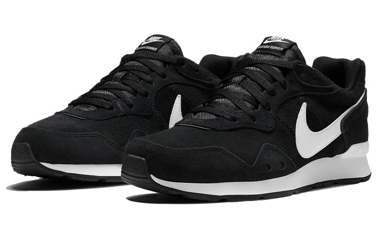 Lookbook Nike Venture Runner 低幫復古跑步鞋 黑白