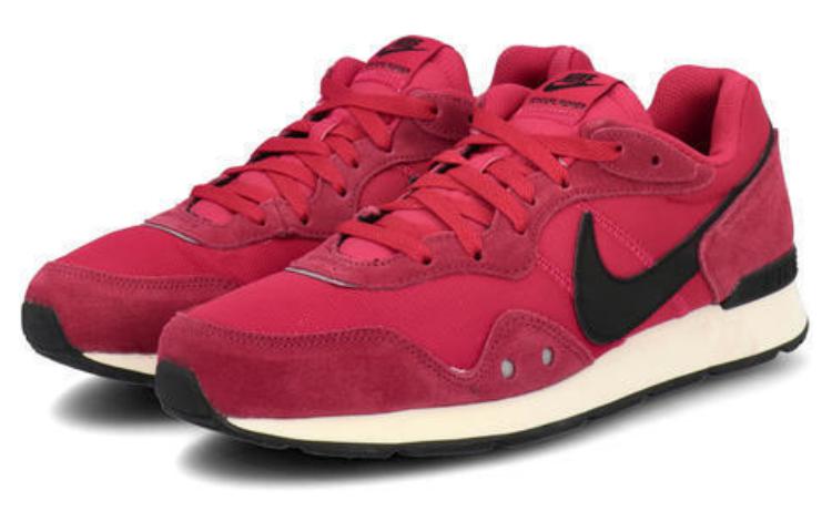 Lookbook Nike Venture Runner ''Granaatappel'' CK2944-601