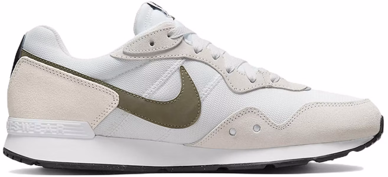 Nike Venture Runner ''Bianco Verde Oliva Medio'' CK2944-101 Lookbook Nike Venture Runner ''Bianco Verde Oliva Medio'' CK2944-101