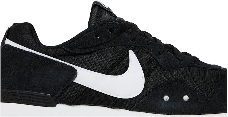 Nike Venture Runner Wide 'Hitam Putih' DM8453-002 Order Nike Venture Runner Wide 'Hitam Putih' DM8453-002