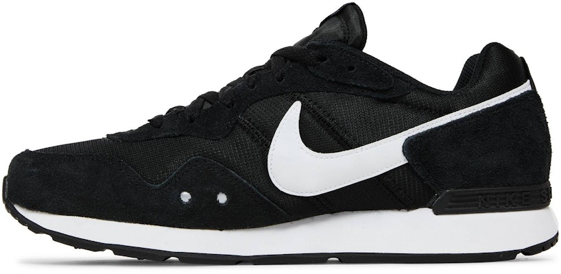 Nike Venture Runner Wide 'Black White' DM8453-002 Lookbook Nike Venture Runner Wide 'Black White' DM8453-002